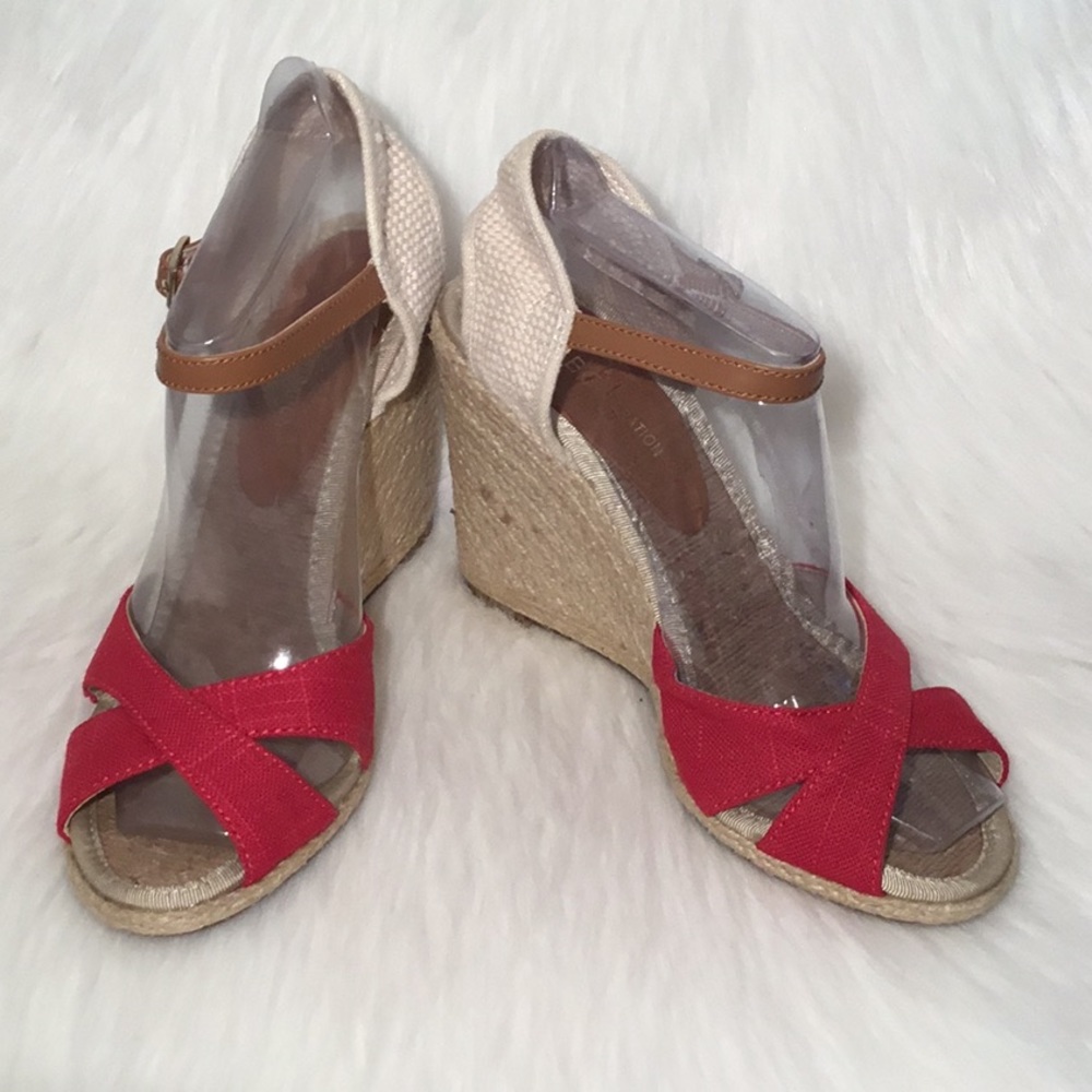 🆕BCBG RED WEDGE
